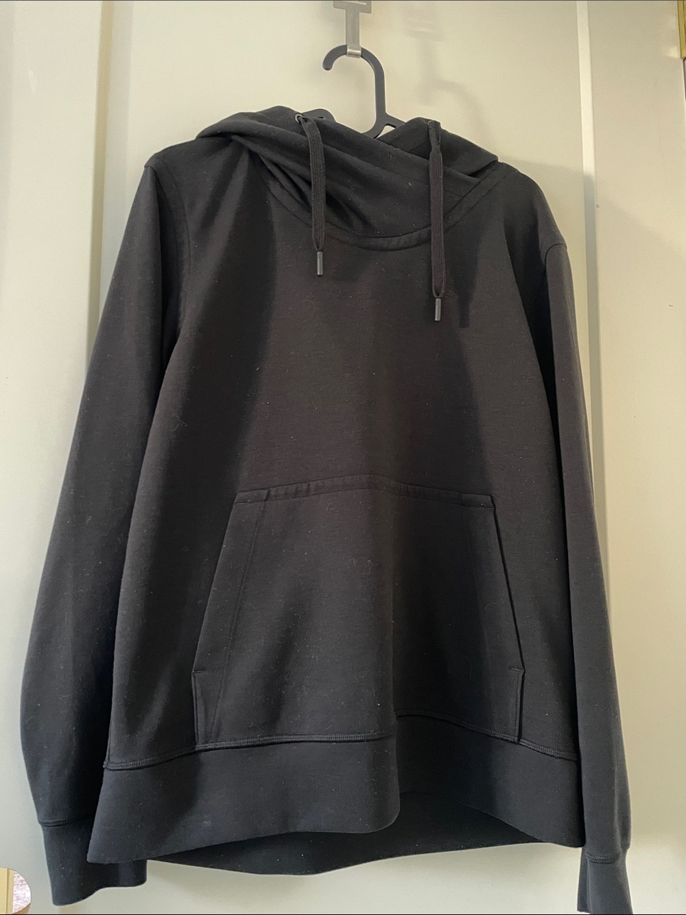 Women’s lululemon Black Hooded Pullover Sweatshirt